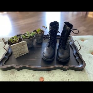 Combat boots